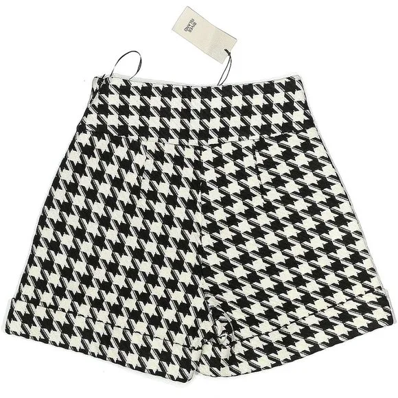 💥CHIC & SEXY💥Tweed, Leather & Buttons Shorts in Black/White Houndstooth